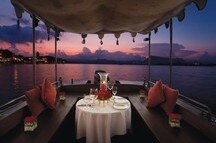 Experience-Boat Dinner at the Trident, Udaipur Experience-Boat Dinner at the Trident, Udaipur